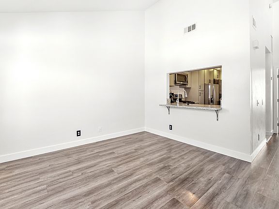 5th image of 816 N Inglewood Ave APT 9