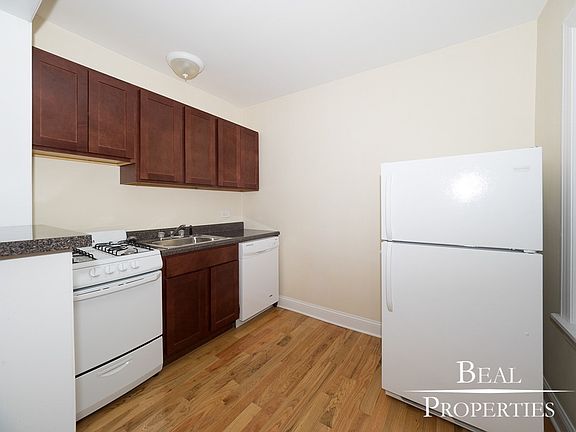 3rd image of 1347 N Dearborn St #1347404