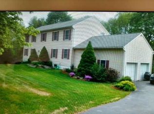 233 Lakeshore Dr, Pleasant Valley, NY 12569