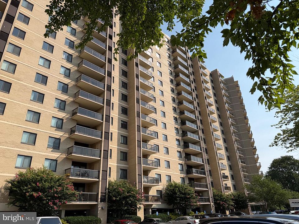 1st image of 203 Yoakum Pkwy APT 920