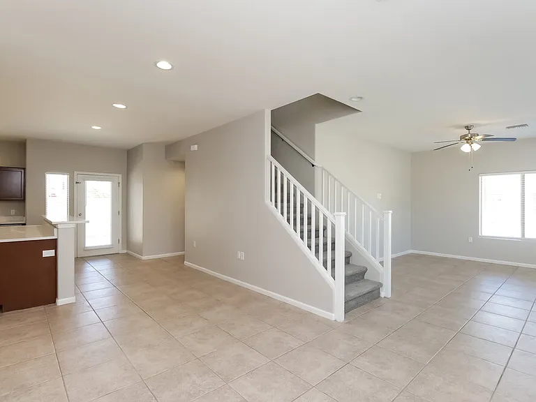 8216 S 6th Ln — Photo 6