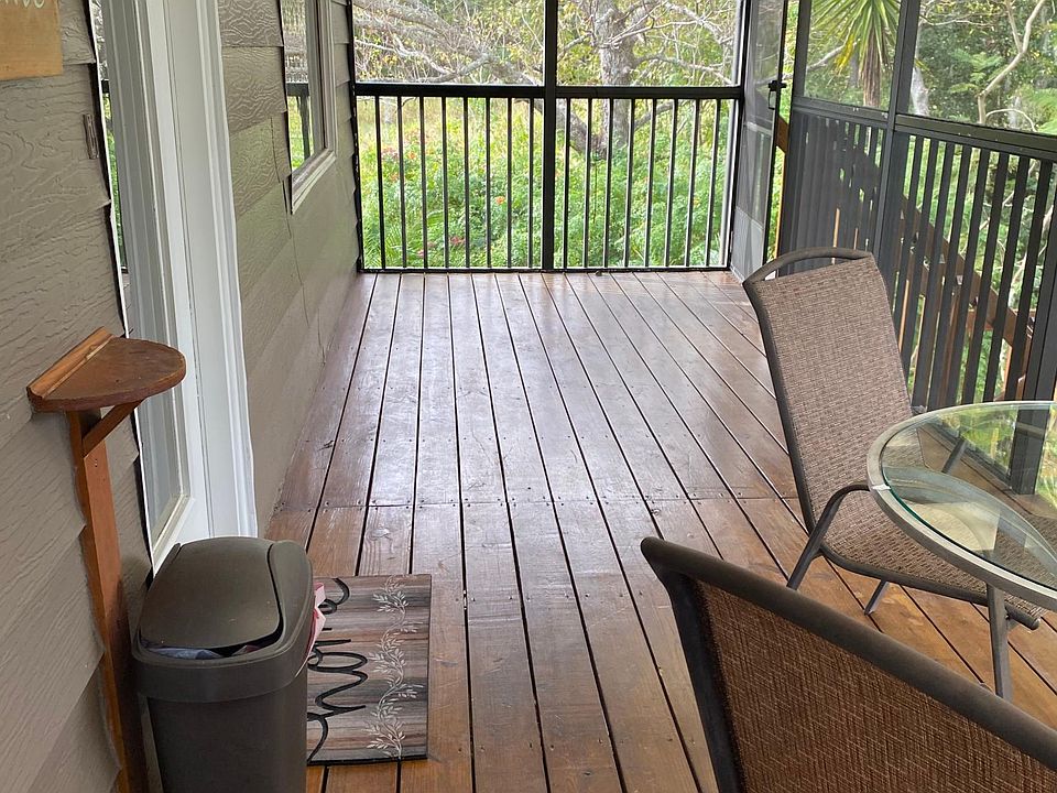 Screened deck