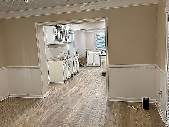 5th image of 905 King Rd