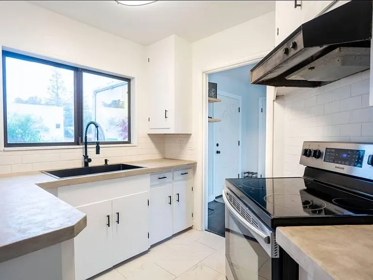2250 Alameda Ave — Photo 4