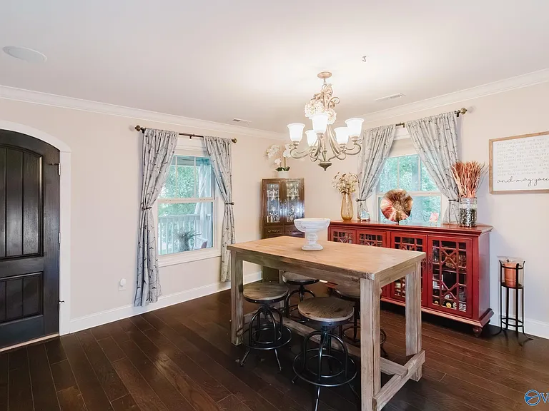 211 Ward Ave NE — Photo 8
