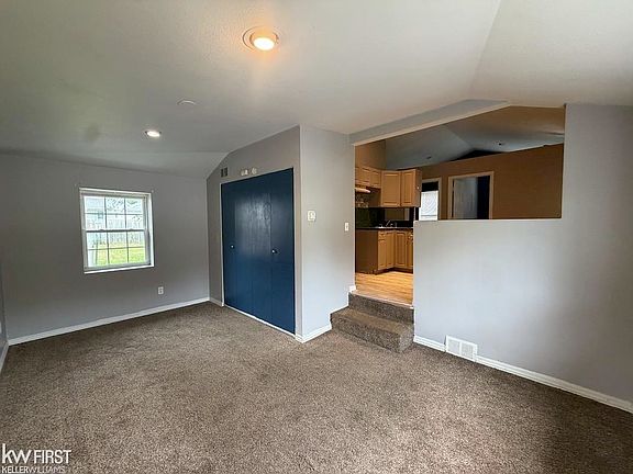 5th image of 1329 E Decamp St