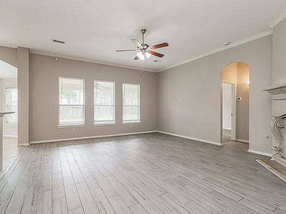 4th image of 15802 Magnolia Shores Ln