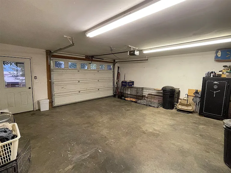 406 W 3rd Ave — Photo 8