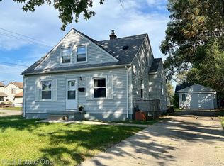 33564 Brown St, Garden City, MI 48135