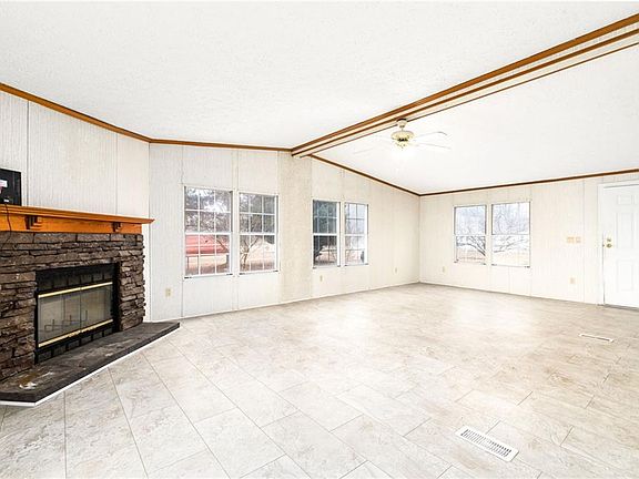 4th image of 2000 Pine Log Rd