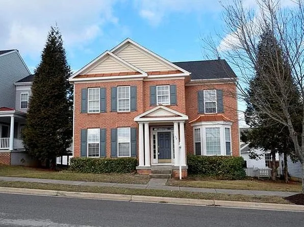 58 Braddock St, Charles Town, WV 25414