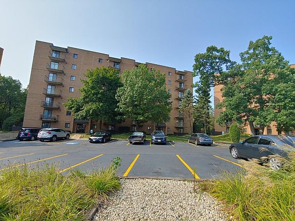 2nd image of 6020 W Lake Bluff Dr #402