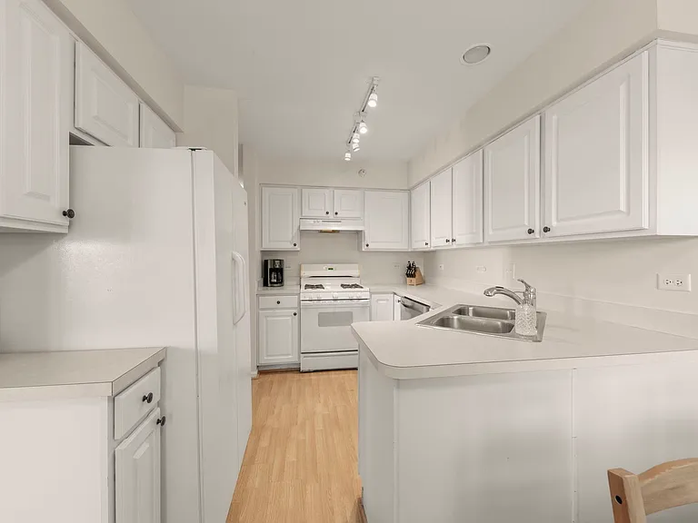 2513 Dickens Dr #2513 — Photo 16