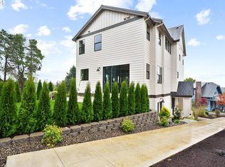 6008 SW 18th Dr, Portland, OR 97239