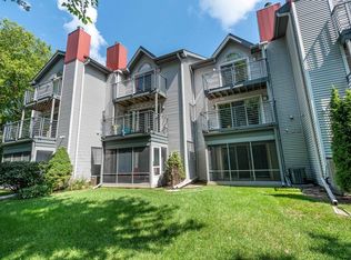 16 Hidden Hollow Trl, Madison, WI 53717