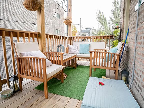 2nd image of 843 N Hoyne Ave APT 2R