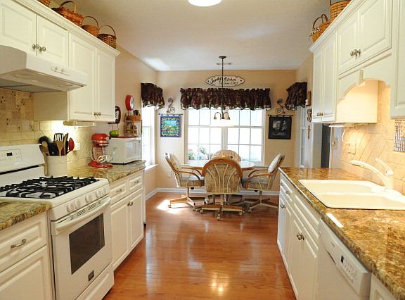 4th image of 1153 Watsonia Dr