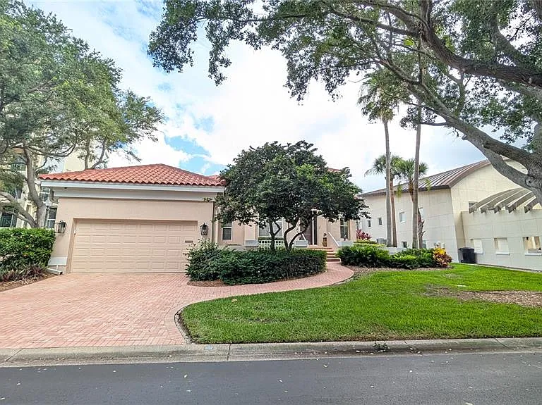 4709 Dolphin Cay Ln S — Photo 1