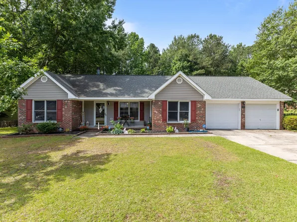 5769 Senoma Pl, Fayetteville, NC 28314