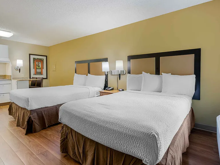 Studio Suite - 2 Full Beds