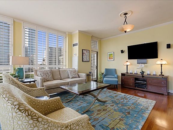 4th image of 1335 S Prairie Ave Unit 906