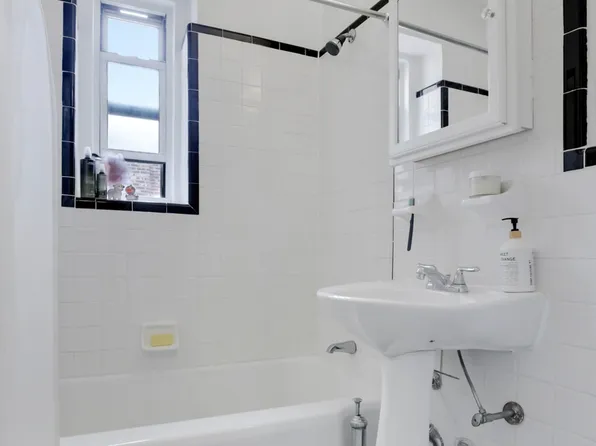 601 East 19th Street 6C image 8 of 9