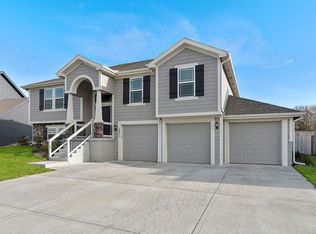 10311 N Quincy Ave, Kansas City, MO 64156