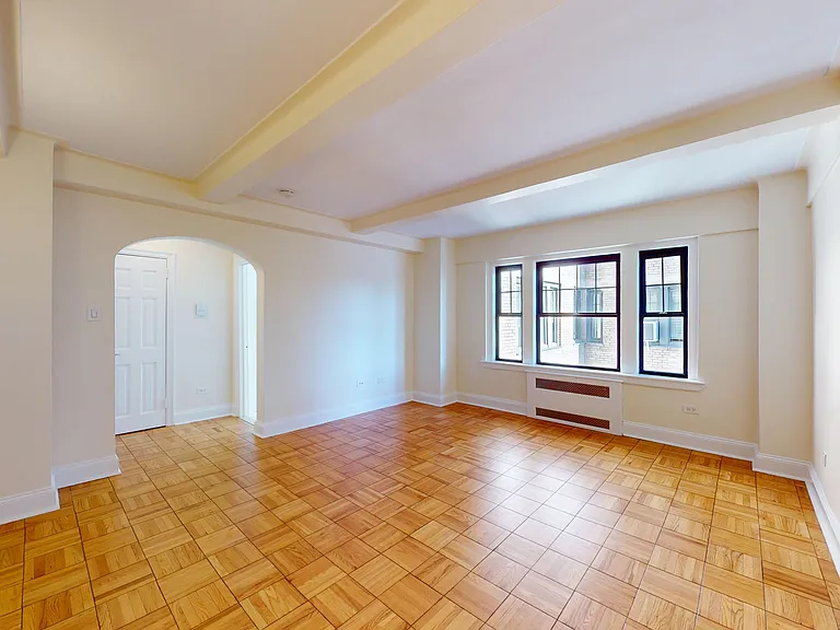 95 Christopher St #3J — Photo 4