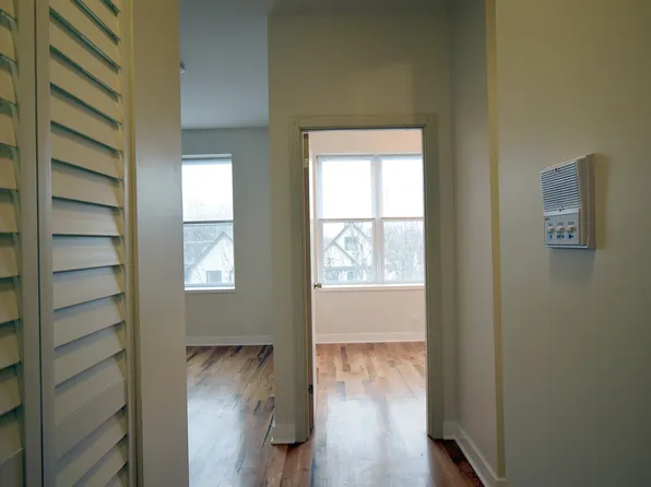 3804 W Montrose Ave #201, Chicago, IL 60618