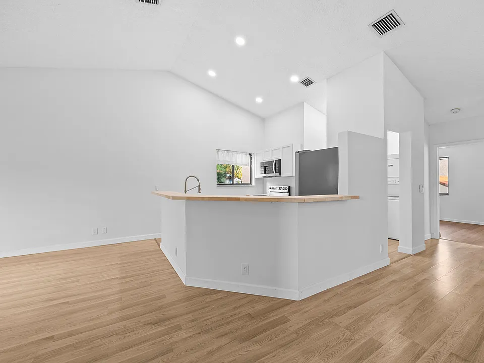 15 Via De Casas Sur #204
