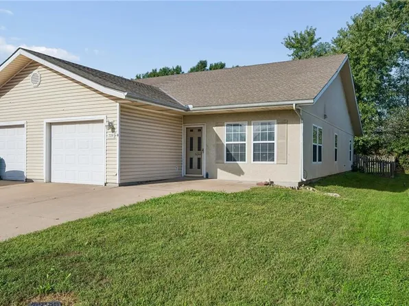 729 Meadow Ln APT B, Peculiar, MO 64078