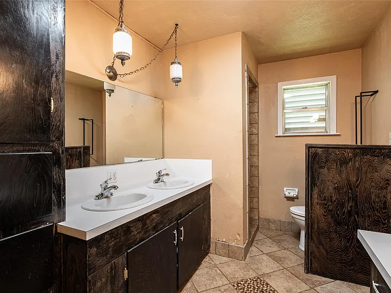 1219 Park Ln — Photo 14