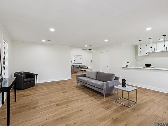 4th image of 8764 Sharlane Dr