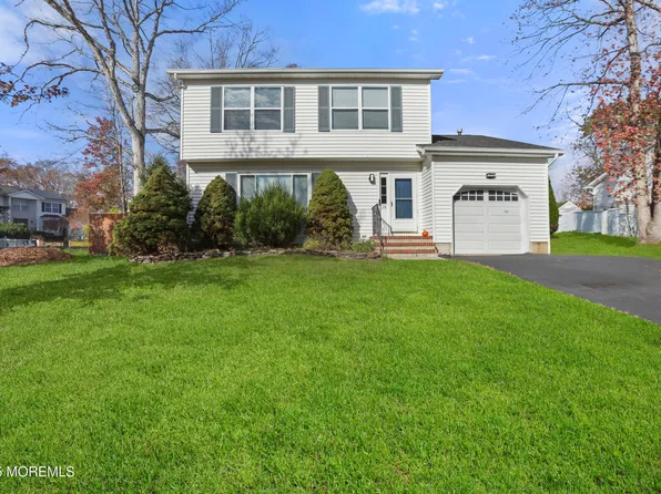 28 Bronia Street, Howell, NJ 07731