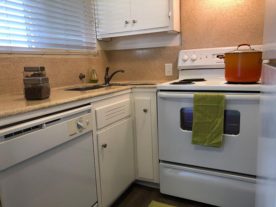 1st image of 1624 Ontario Dr APT 9