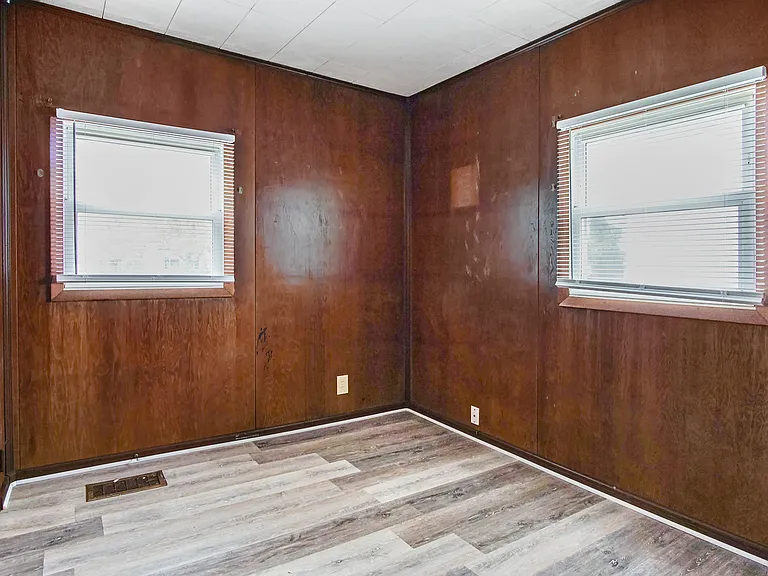 139 E Chippewa Ave — Photo 10