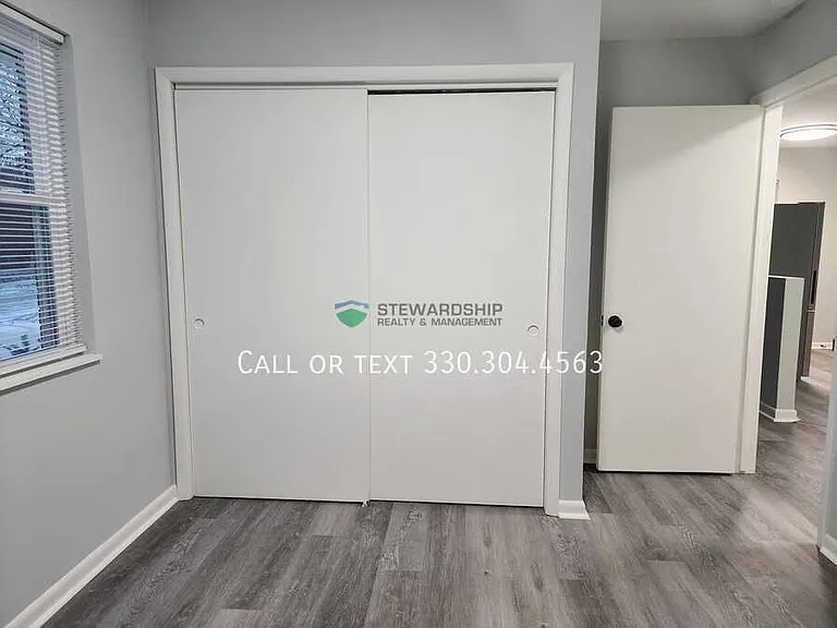 2559 Edwin Ave — Photo 9