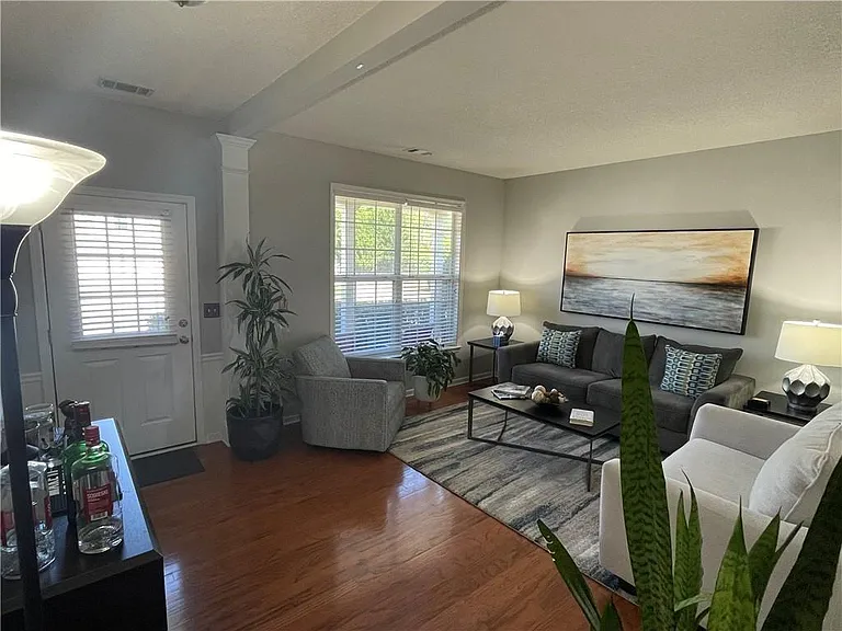 8960 Friarbridge Dr — Photo 3