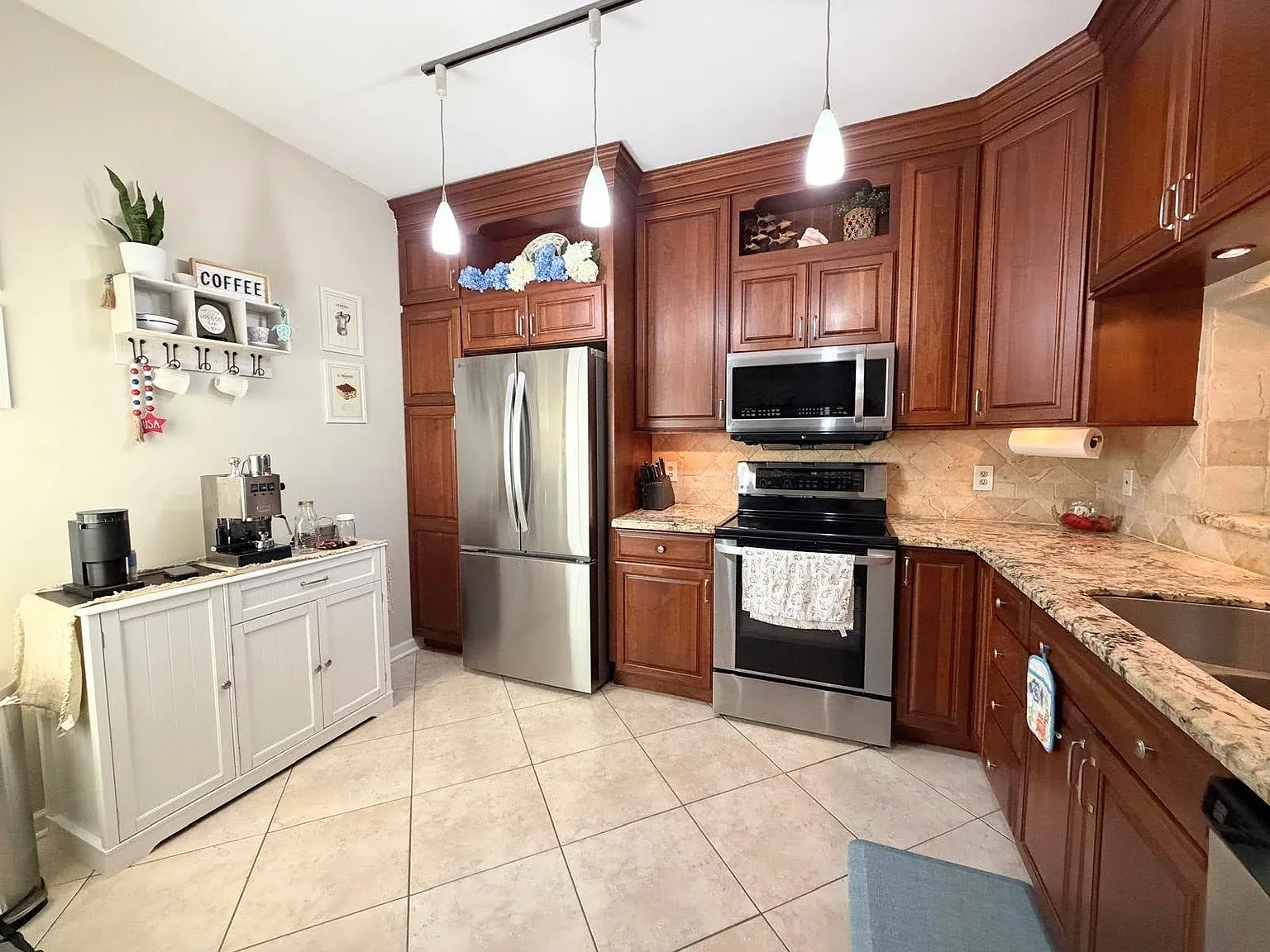 2 bed, 1250 sqft, $2,850 — Photo 2