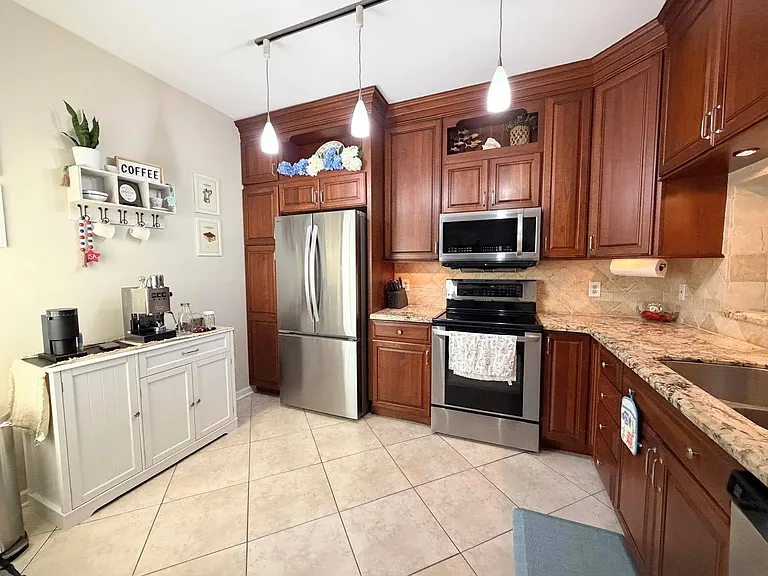 134 Cypress Point Dr — Photo 2