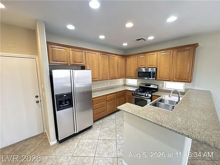 3 bed, 2.5 bath, 1915 sqft, $1,950 — Photo 2