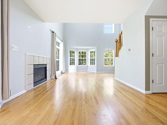 5th image of 1330 Lunt Ct