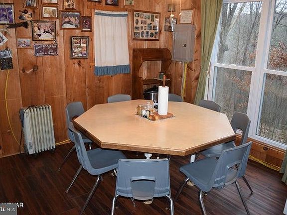 4th image of 853 Bear Ridge Rd