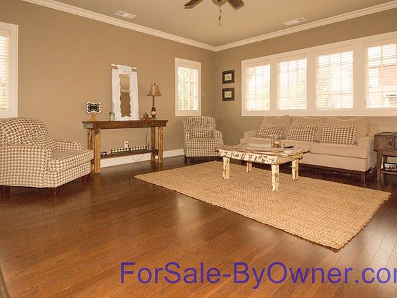 5th image of 3652 Village Center Ln