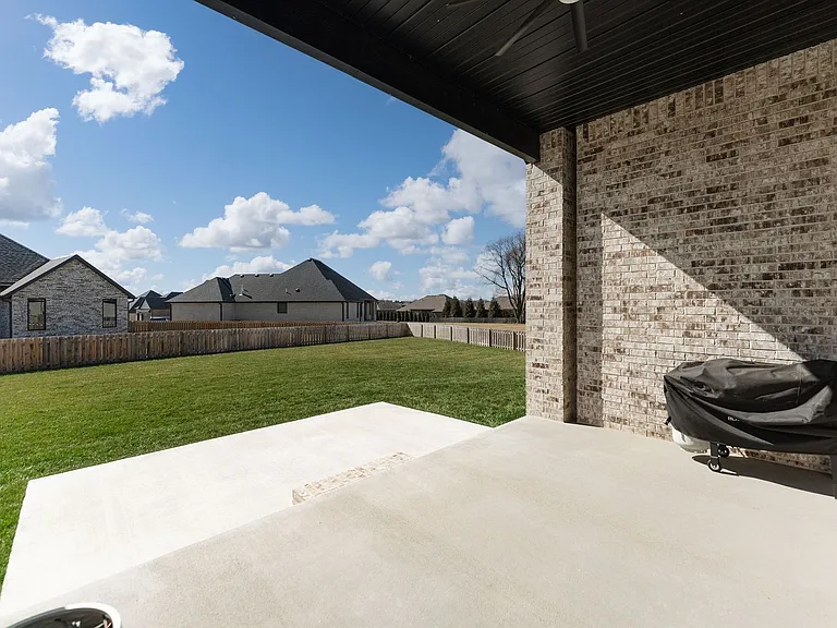 4464 E Lancaster Way — Photo 34