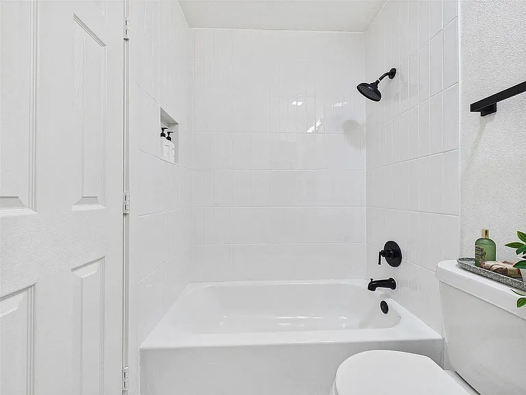 4414 Pineridge Dr — Photo 6