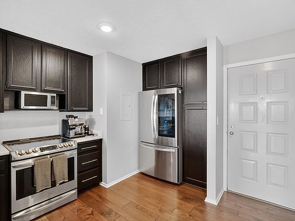 2nd image of 300 Walnut St Unit 604
