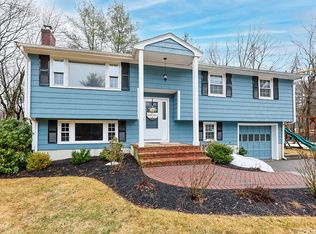 5 Jackson Dr, South Walpole, MA 02071