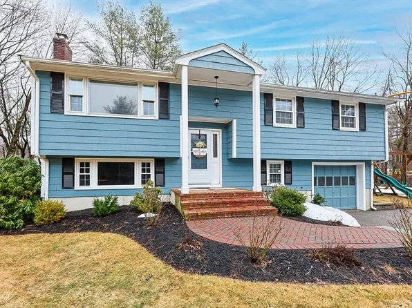 5 Jackson Dr, South Walpole, MA 02071