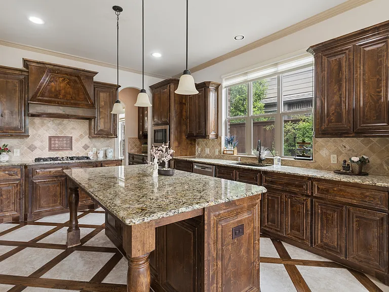 8212 Oakwood Dr — Photo 11